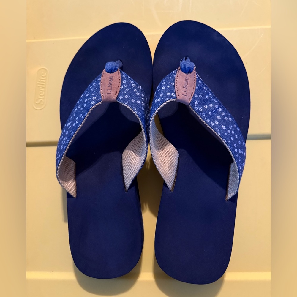 L.L. Bean Navy flip/flop Sandals. Never worn. Smoke free pet free